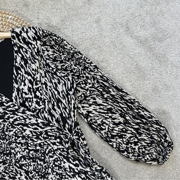 H&M Women’s Pleated Wrapover Midi Dress Longsleeve V-Neck Print in Light Beige L - Picture 6 of 14